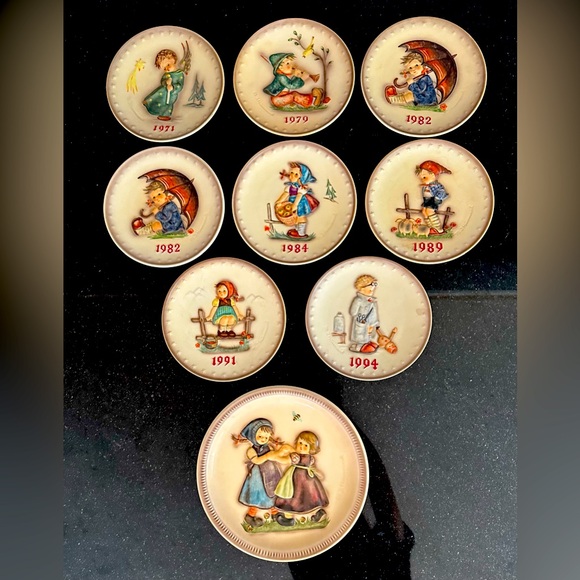 9 Pc. Hummel Collection Plate Bundle - Picture 1 of 16